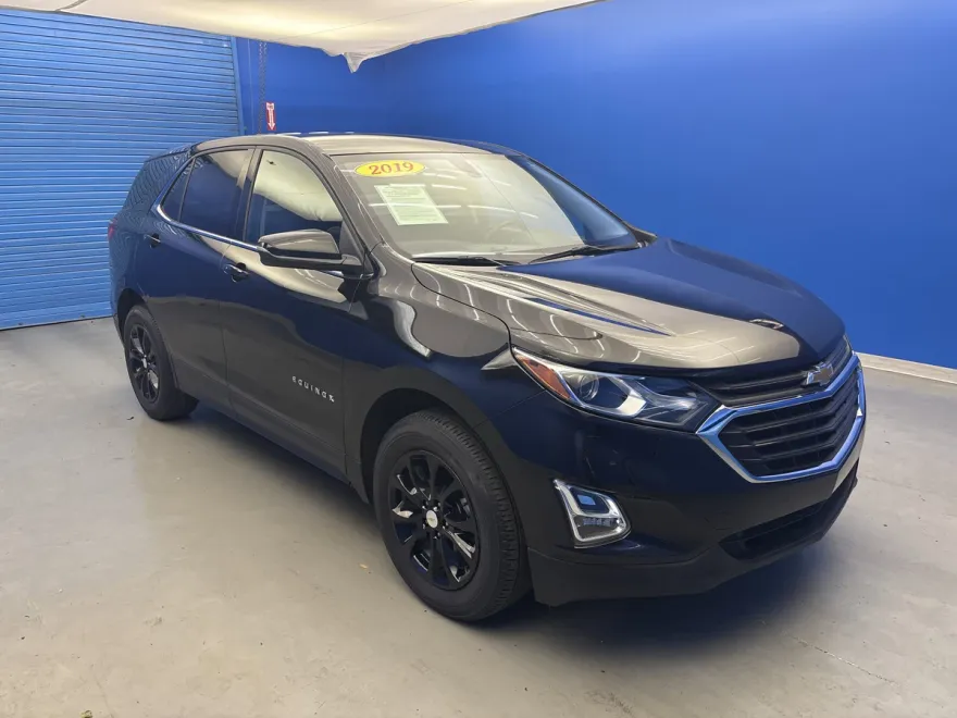 2019 Chevrolet Equinox LT photo 1