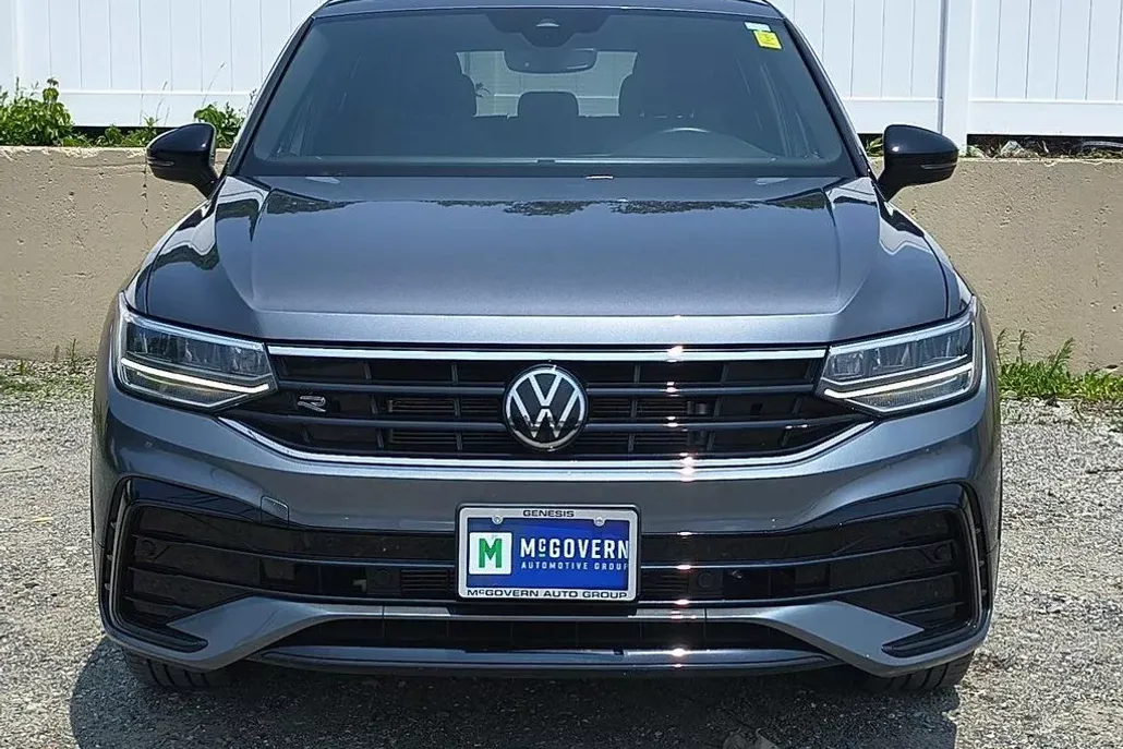 2022 Volkswagen Tiguan SE R-Line Black photo 1