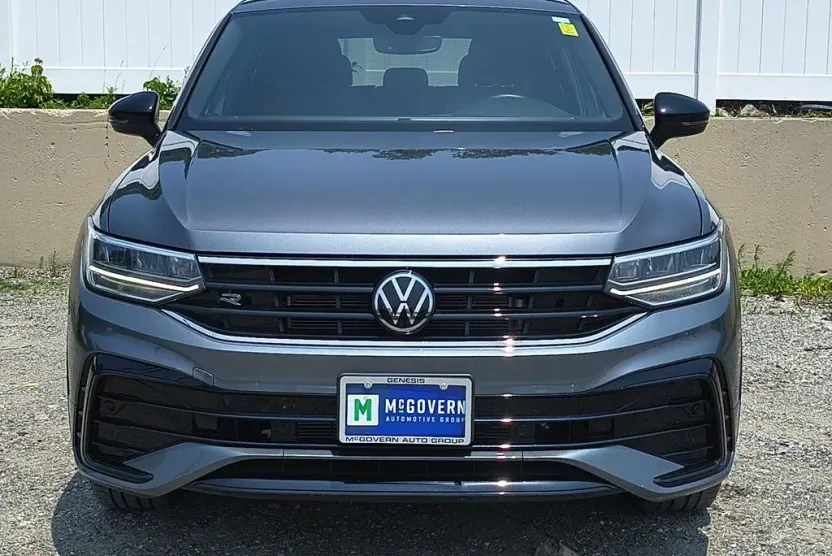 2022 Volkswagen Tiguan SE R-Line Black photo 1