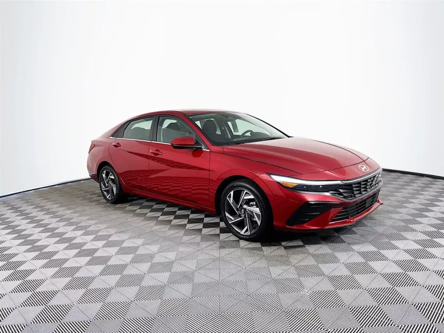 2025 Hyundai Elantra SEL Convenience photo 1