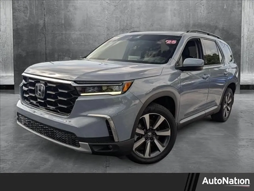 2025 Honda Pilot Touring photo 1