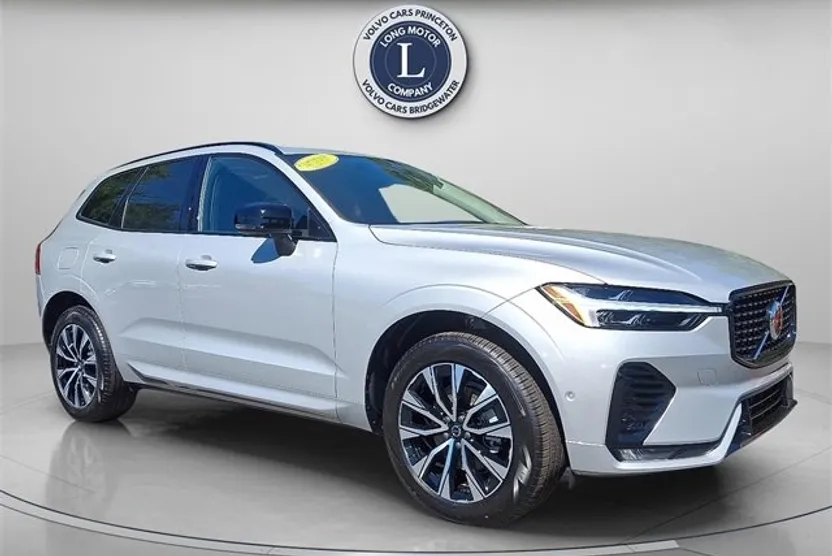 2025 Volvo XC60 Plus B5 photo 1