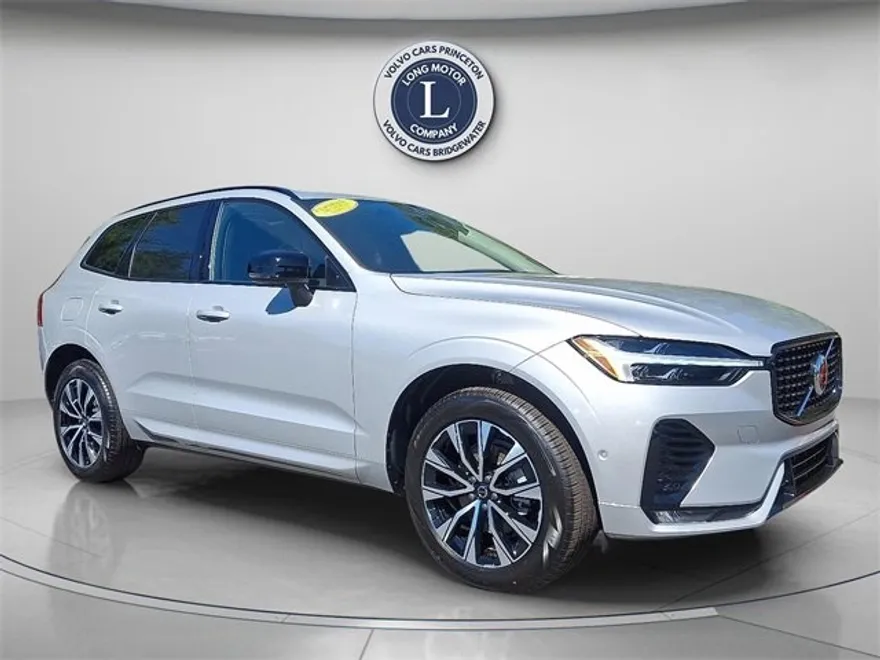 2025 Volvo XC60 Plus B5 photo 1