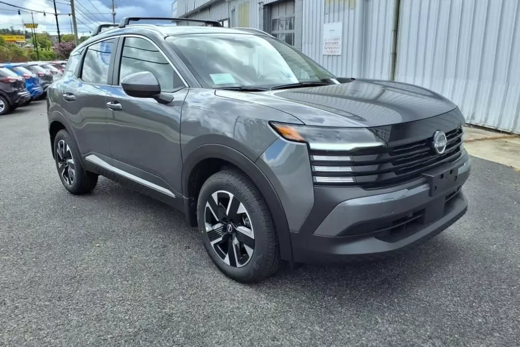 2025 Nissan Kicks SV photo 1