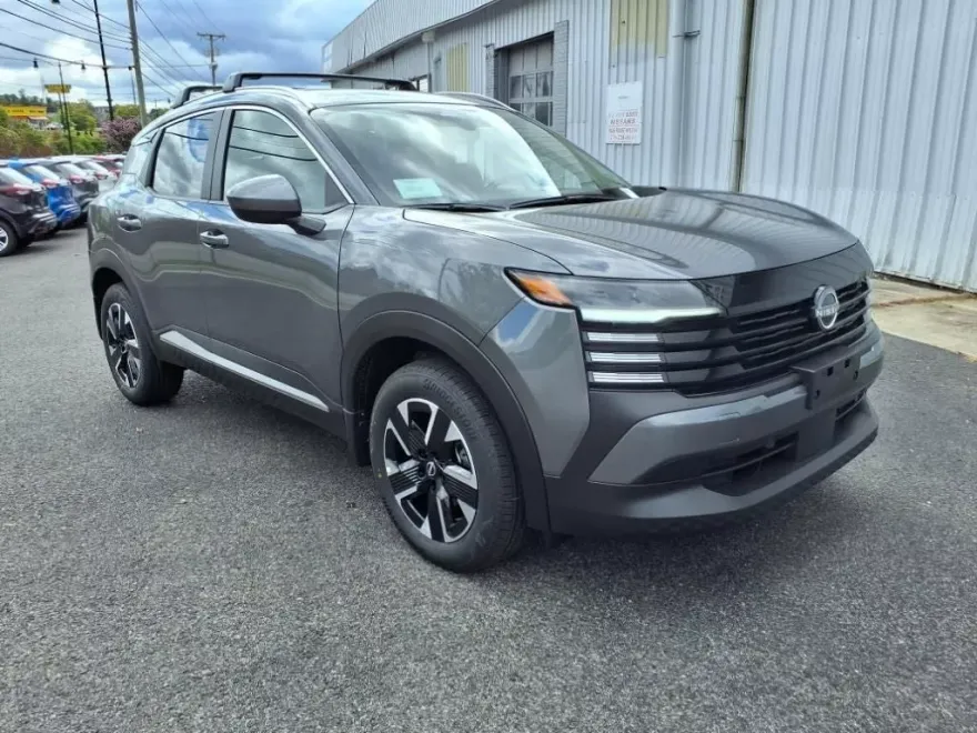 2025 Nissan Kicks SV photo 1