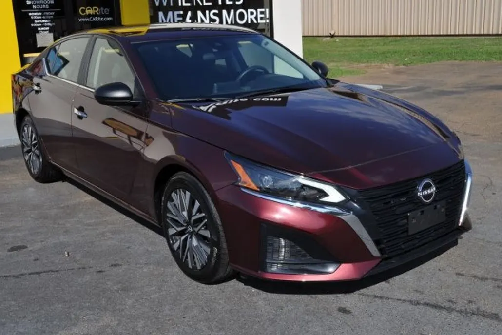 2024 Nissan Altima 2.5 SV photo 1