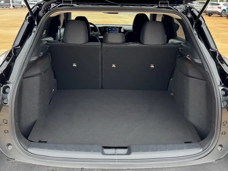 2025 Nissan Kicks S photo 1
