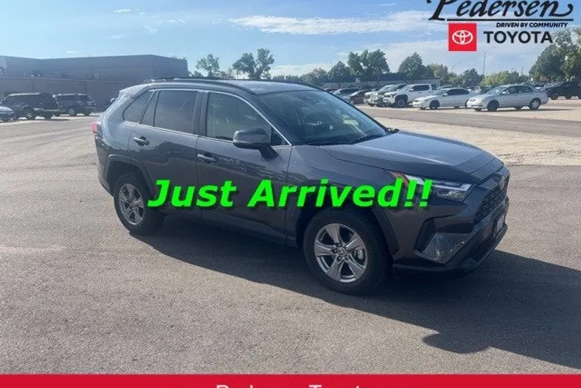 2022 Toyota RAV4 Hybrid XLE photo 1