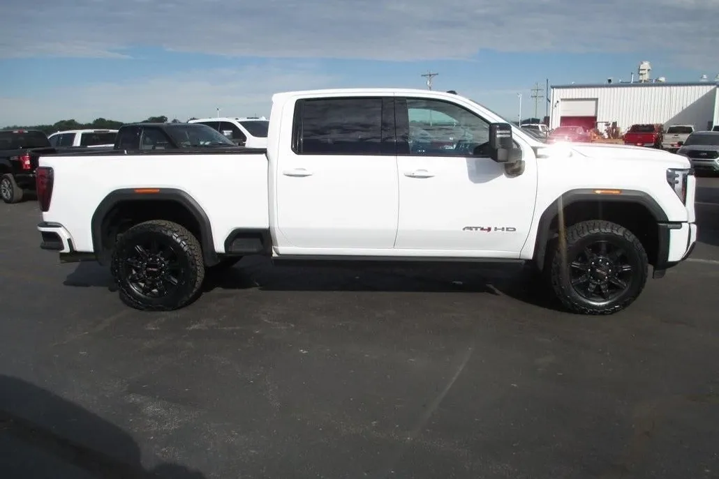 2024 Gmc Sierra 2500 HD AT4 photo 1