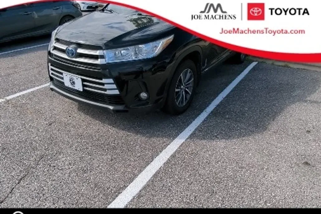 2019 Toyota Highlander Hybrid XLE photo 1