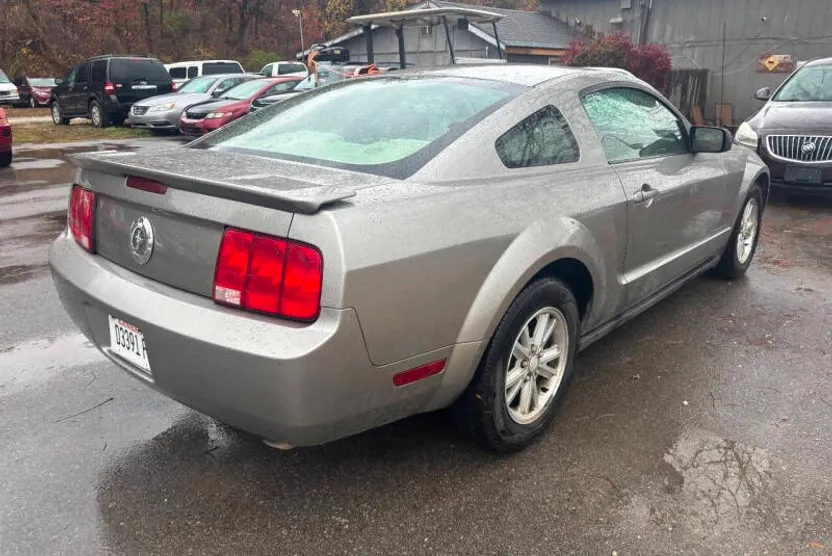 2008 Ford Mustang V6 Deluxe photo 1