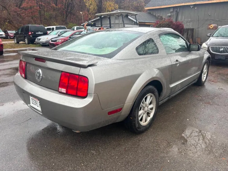 2008 Ford Mustang V6 Deluxe photo 1