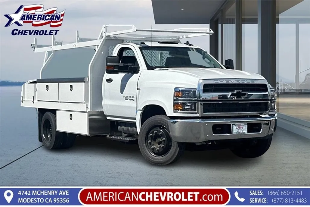 2023 Chevrolet Silverado 5500HD Work Truck photo 1