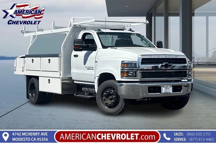 2023 Chevrolet Silverado 5500HD Work Truck photo 1