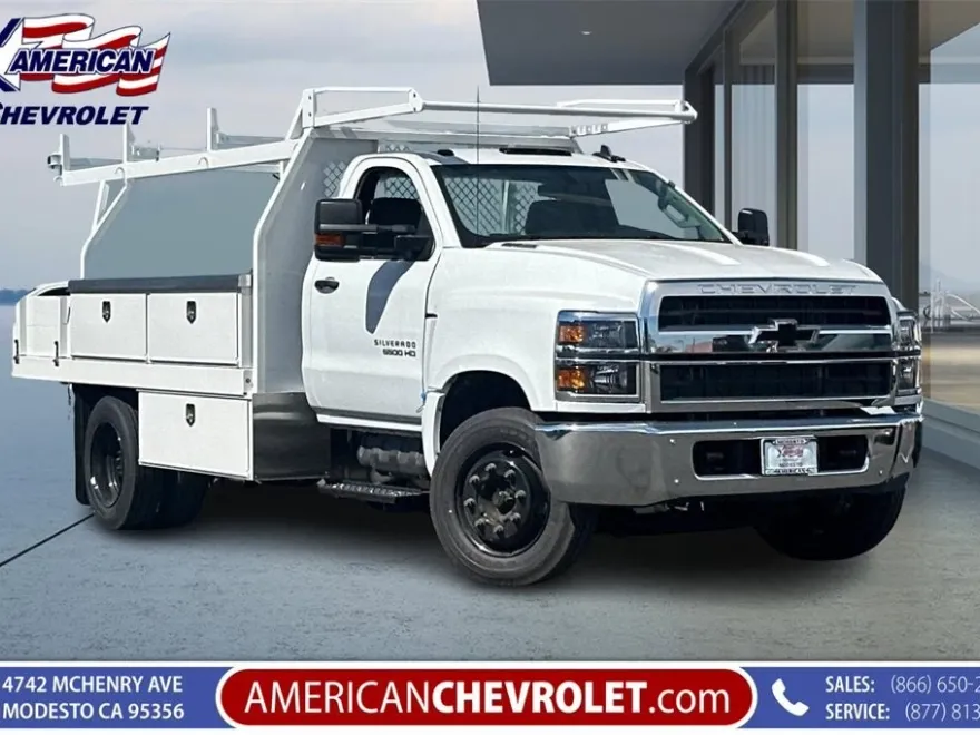 2023 Chevrolet Silverado 5500HD Work Truck photo 1