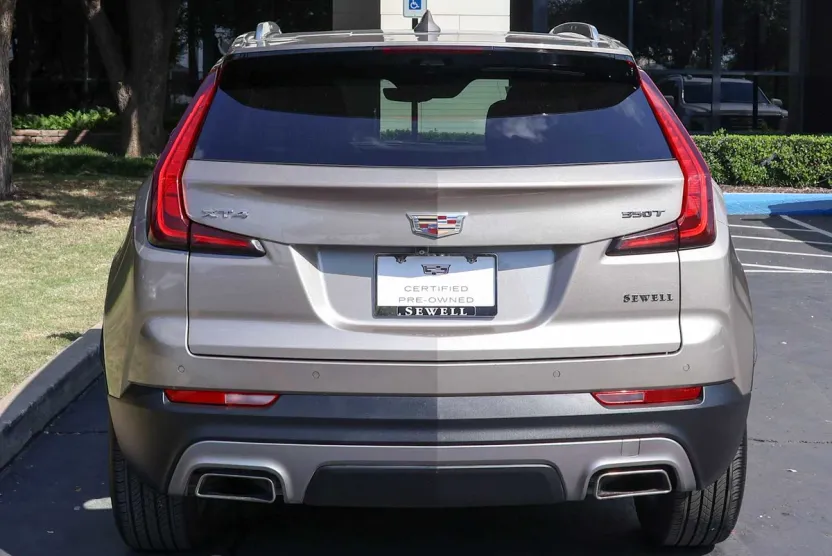 2023 Cadillac XT4 Premium Luxury photo 1