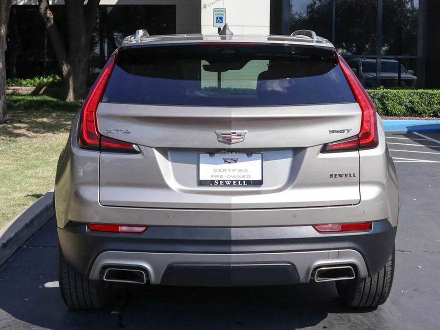 2023 Cadillac XT4 Premium Luxury photo 1