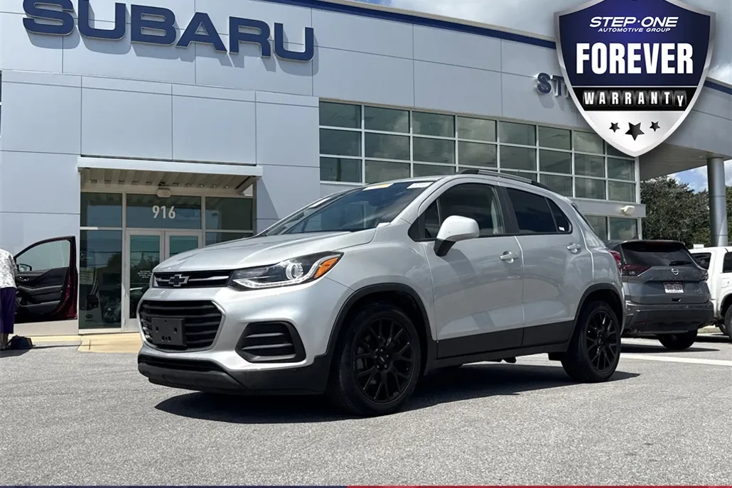2022 Chevrolet Trax LT photo 1