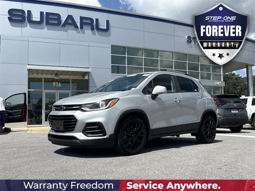 2022 Chevrolet Trax LT photo 1