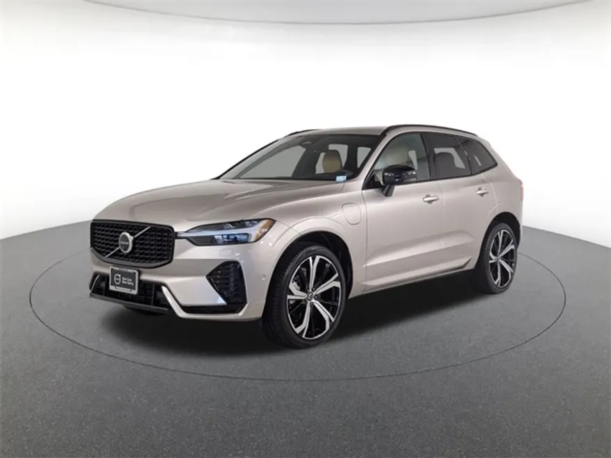 2024 Volvo XC60 Hybrid T8 Ultimate photo 1