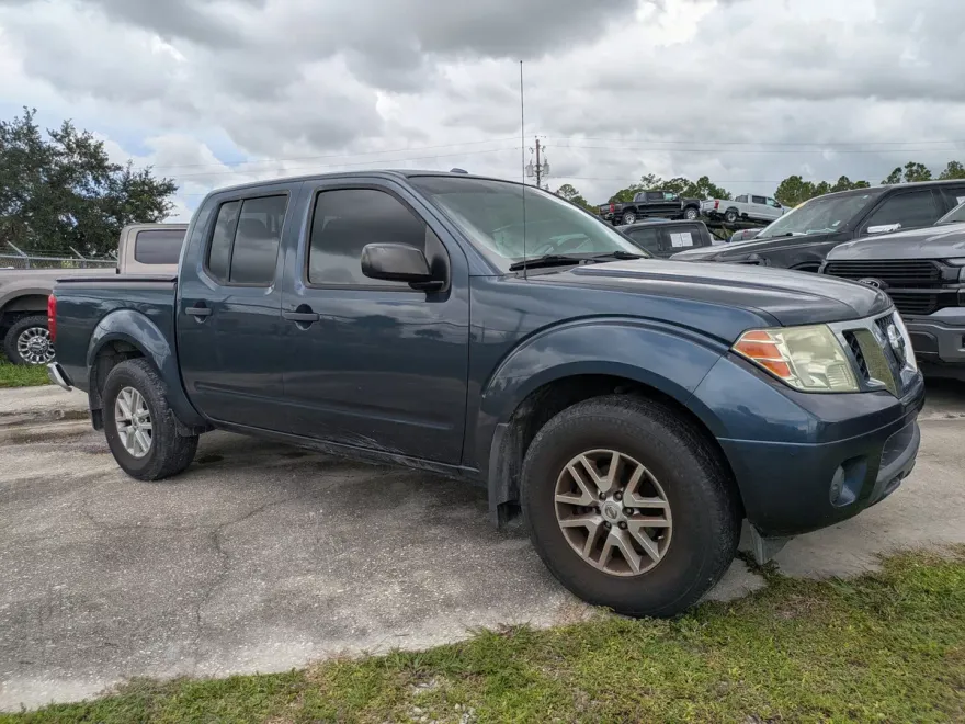 2018 Nissan Frontier Crew Cab SV photo 1