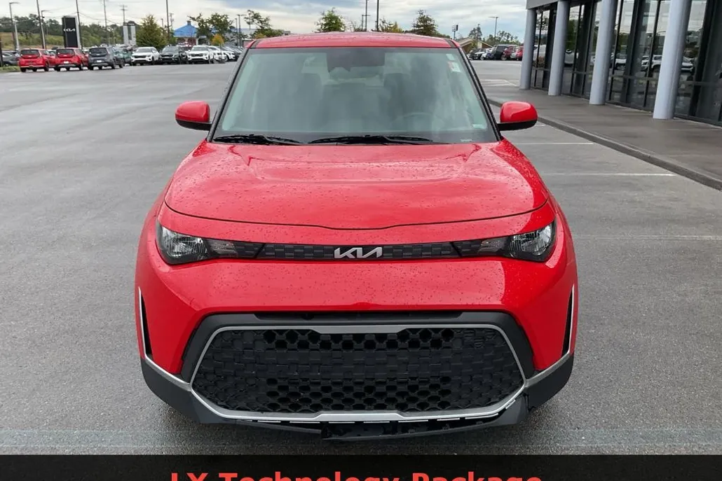 2023 Kia Soul LX photo 1