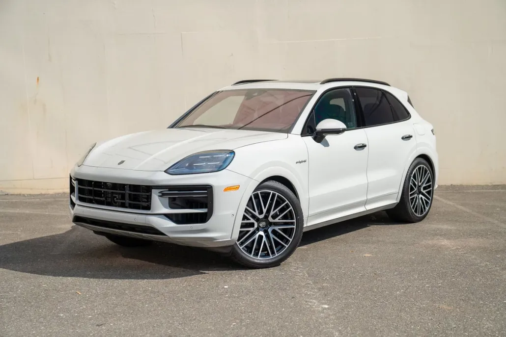 2025 Porsche Cayenne E-Hybrid Turbo photo 1