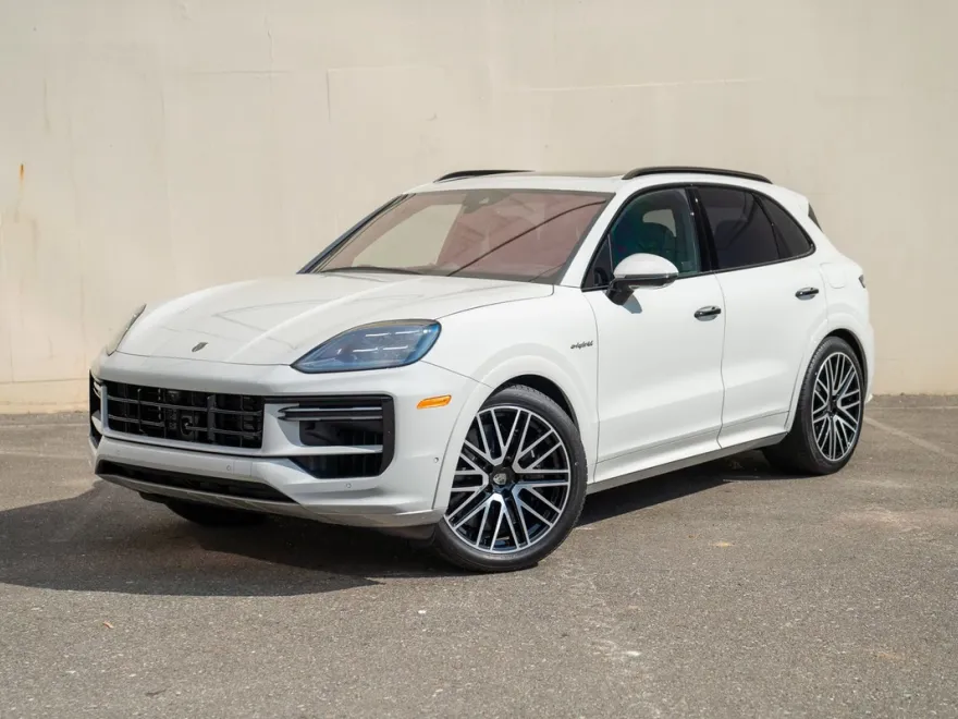 2025 Porsche Cayenne E-Hybrid Turbo photo 1