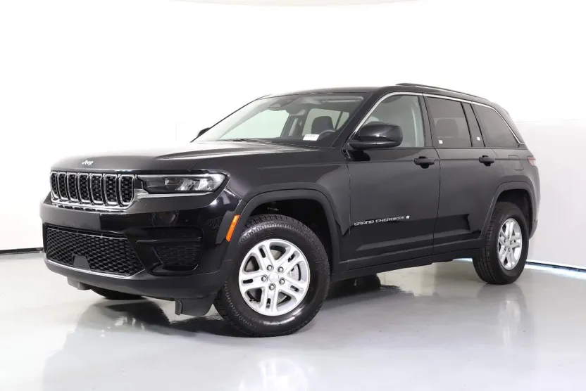 2023 Jeep Grand Cherokee Laredo photo 1