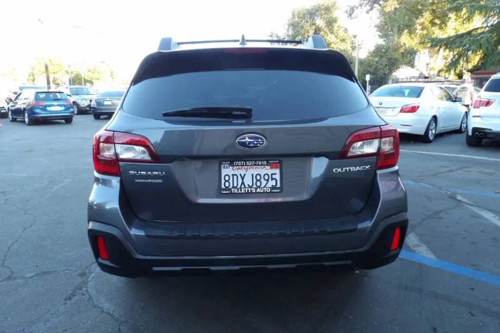 2018 Subaru Outback 2.5i Premium photo 1