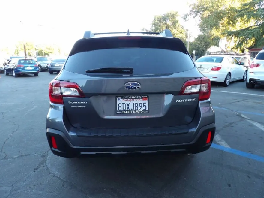 2018 Subaru Outback 2.5i Premium photo 1