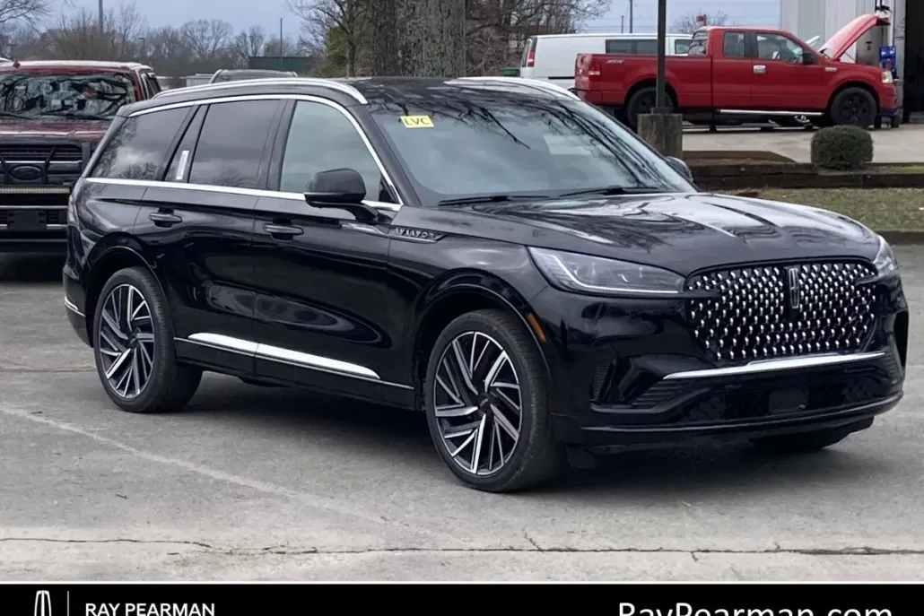2025 Lincoln Aviator Black Label photo 1