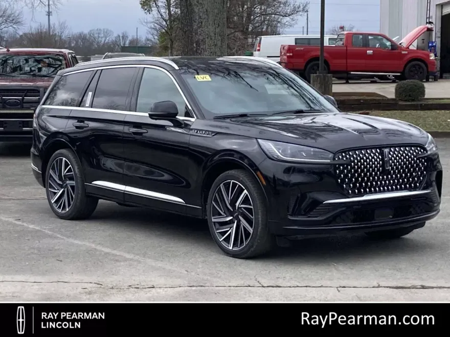 2025 Lincoln Aviator Black Label photo 1