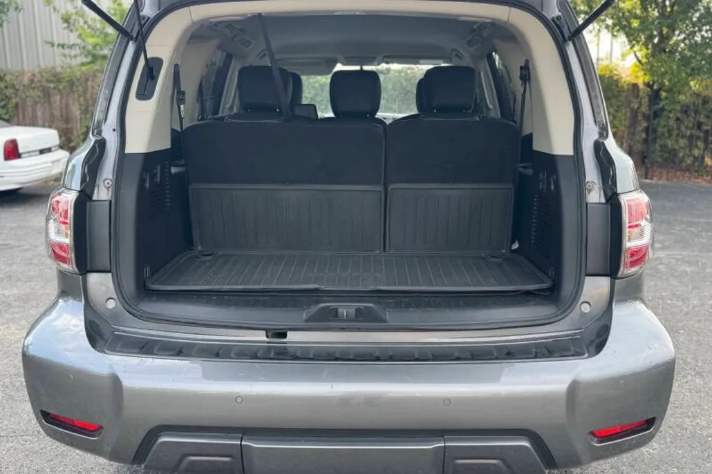 2019 Nissan Armada SV photo 1