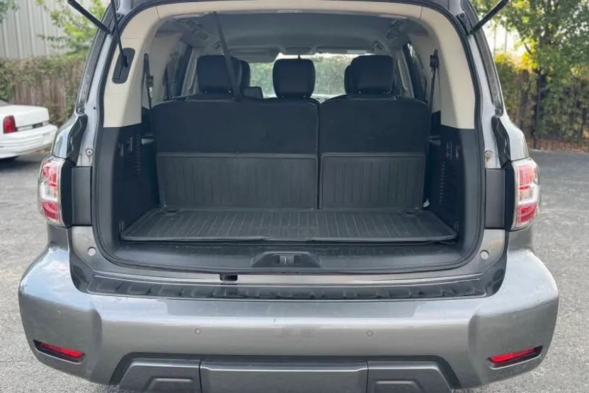 2019 Nissan Armada SV photo 1