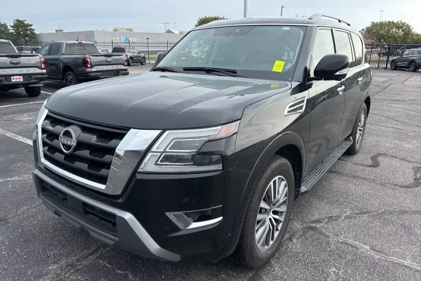 2023 Nissan Armada SL photo 1
