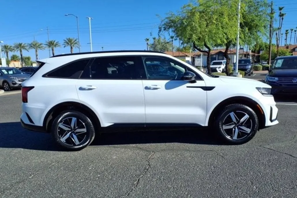 2022 Kia Sorento S photo 1