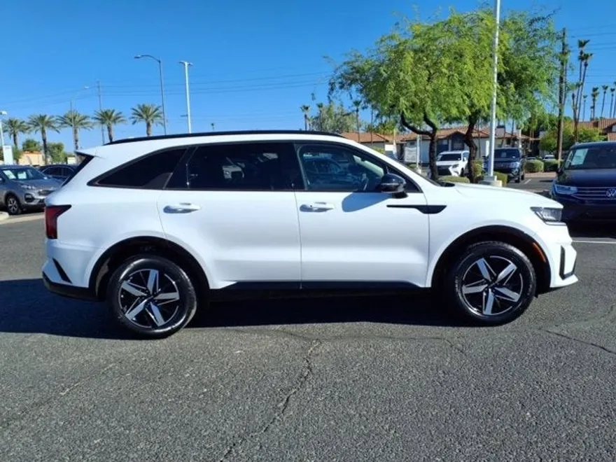 2022 Kia Sorento S photo 1