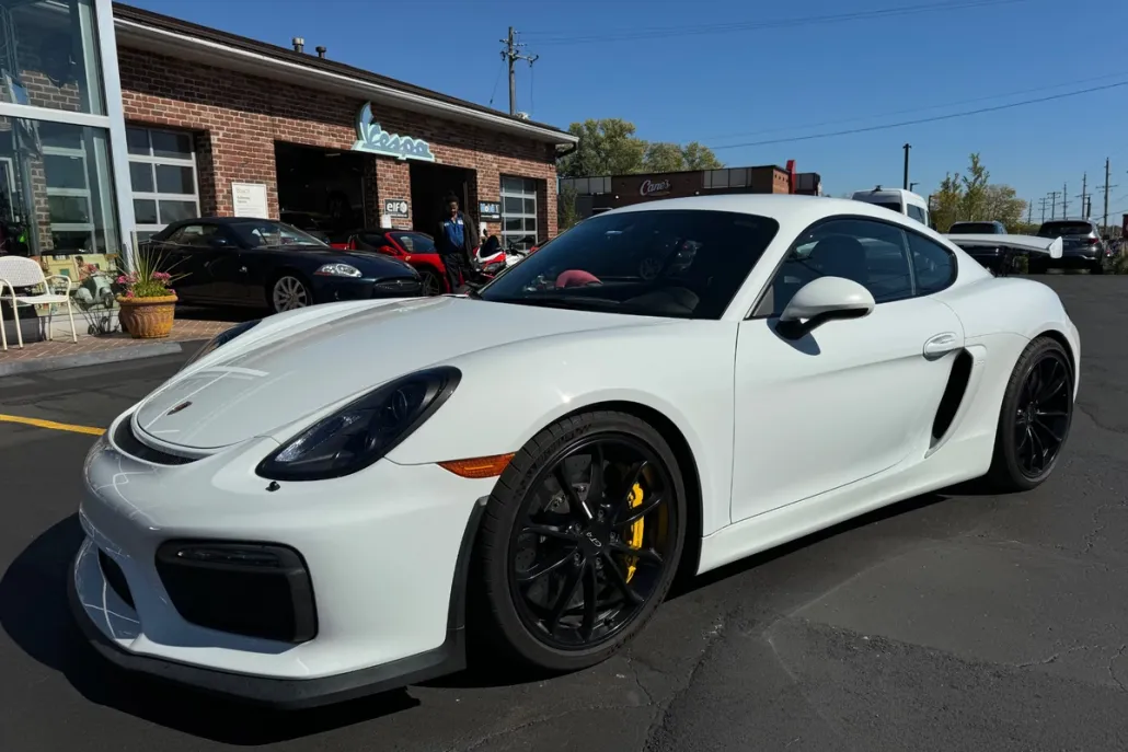 2016 Porsche Cayman GT4 photo 1