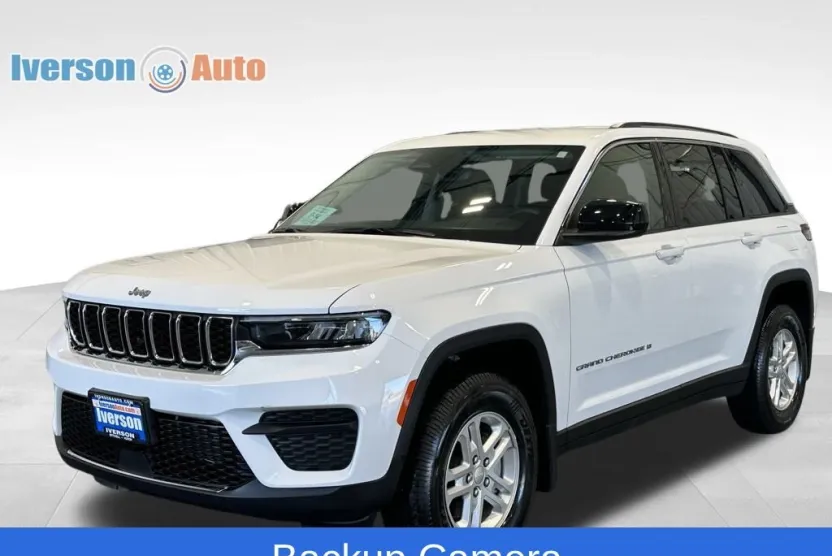 2022 Jeep Grand Cherokee Laredo photo 1