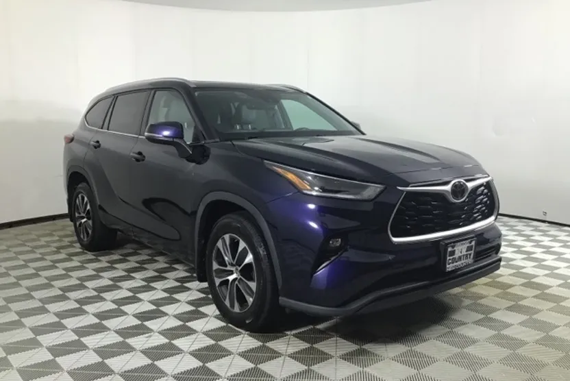 2021 Toyota Highlander XLE photo 1