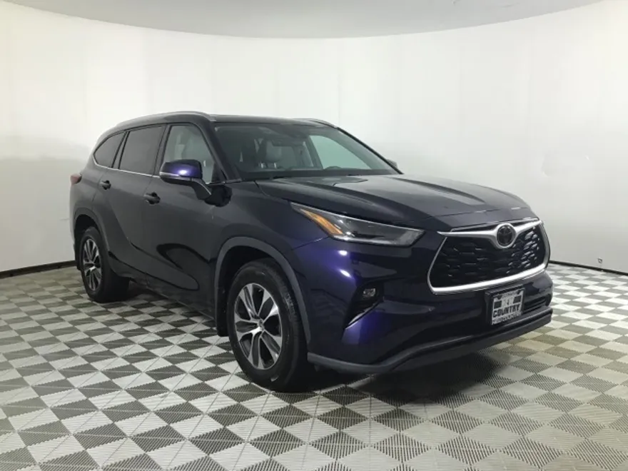 2021 Toyota Highlander XLE photo 1
