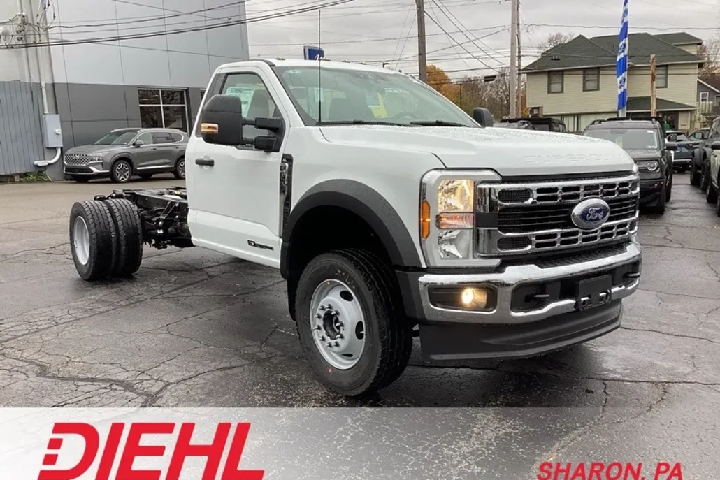 2024 Ford F-600 photo 1
