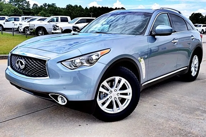 2017 Infiniti QX70 photo 1