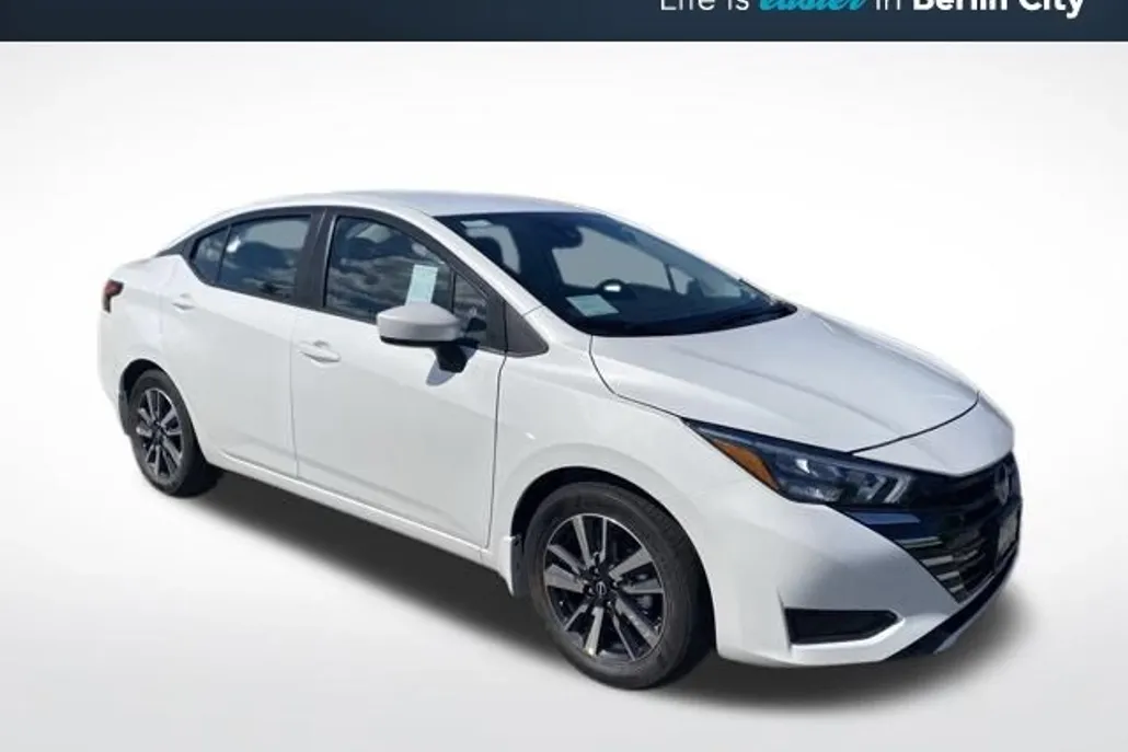 2025 Nissan Versa 1.6 SV photo 1