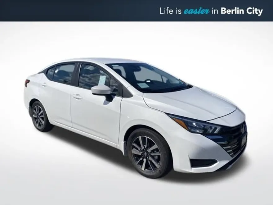 2025 Nissan Versa 1.6 SV photo 1