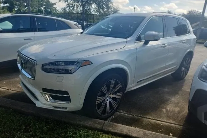 2024 Volvo XC90 B5 Plus photo 1