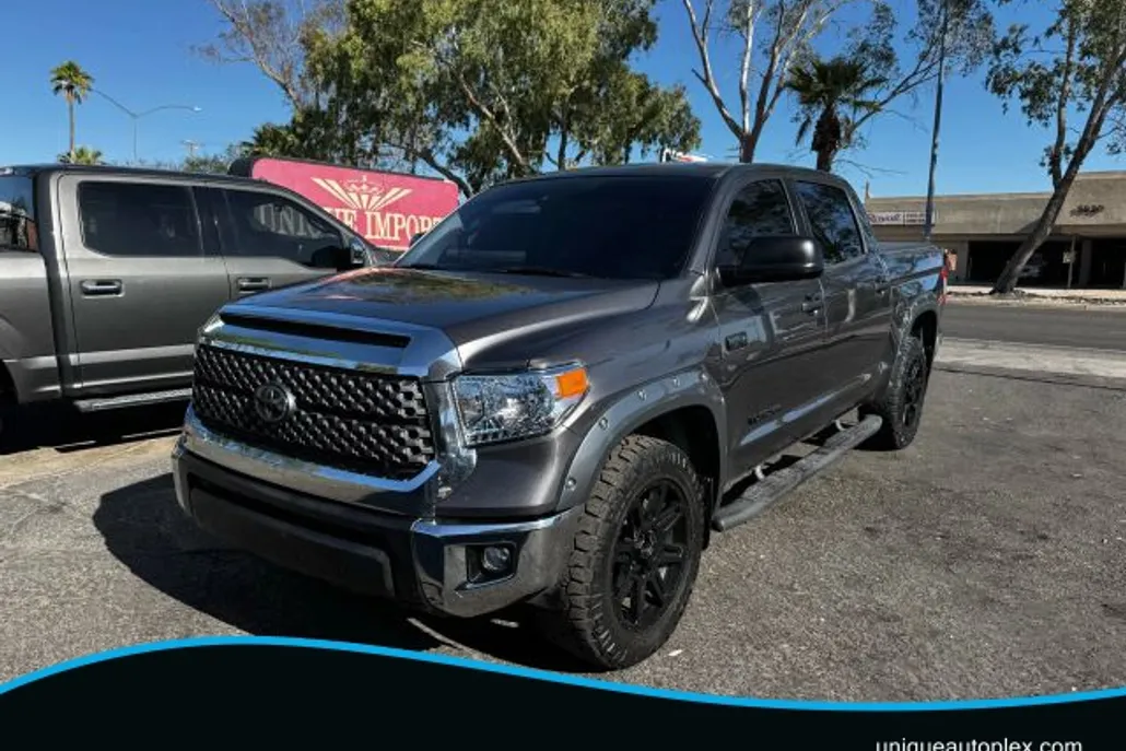 2019 Toyota Tundra CrewMax SR5 photo 1