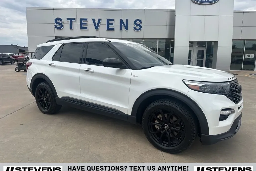 2023 Ford Explorer ST-Line photo 1