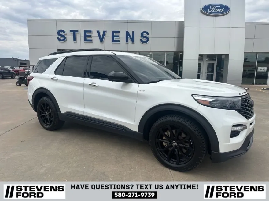 2023 Ford Explorer ST-Line photo 1
